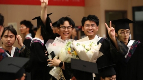 昆明医科大学口腔医学院举行2025届毕业生毕业典礼暨学位授予仪式